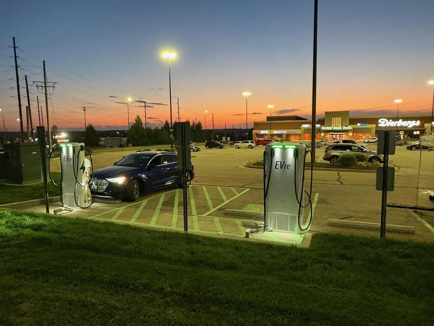 EVre DC fast chargers at Dierbergs Lakeview Pointe at dusk with the store in the background