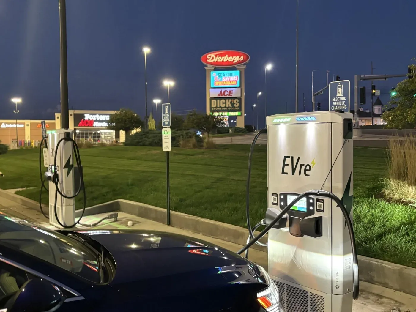 EVre Tritium fast chargers at Dierbergs Lakeview Pointe at night